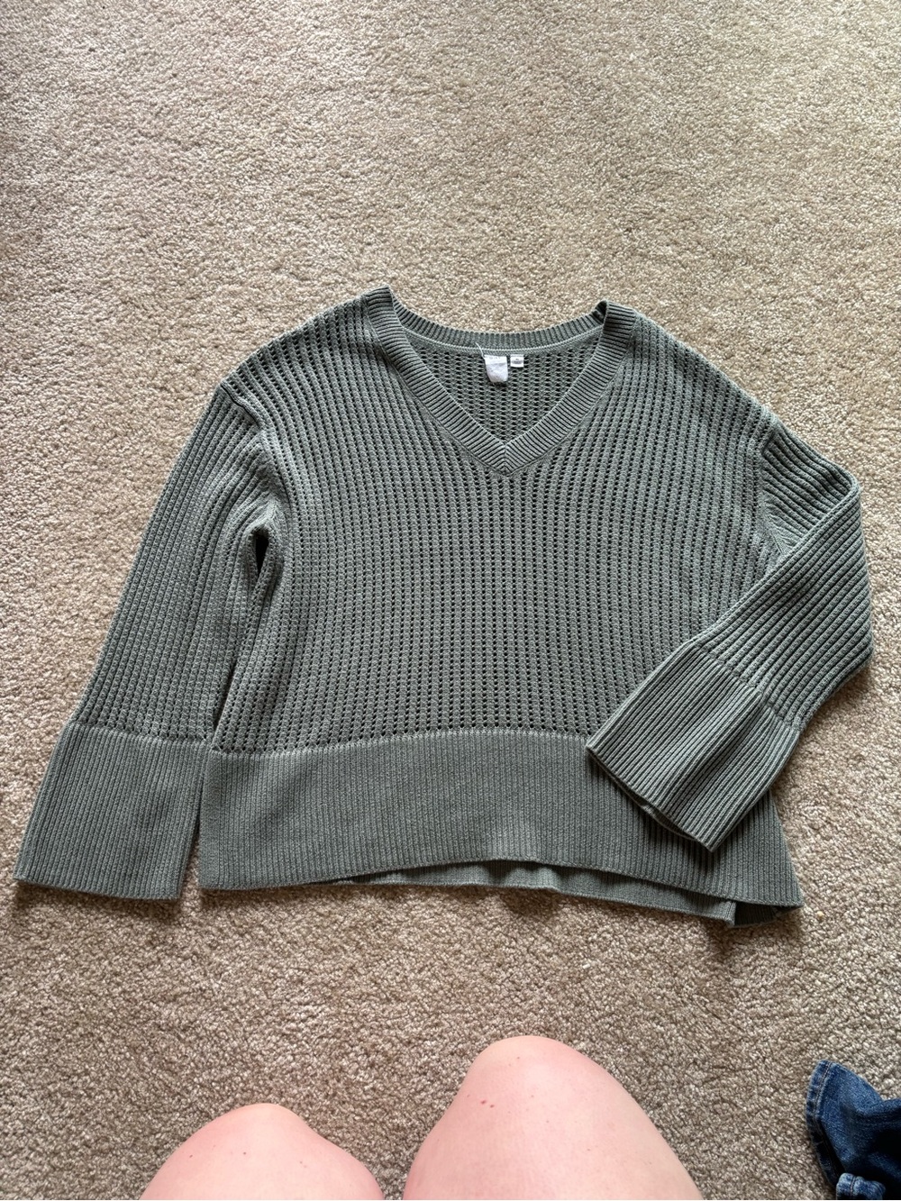 GAP Women’s V-Neck Sweater in Sage Green